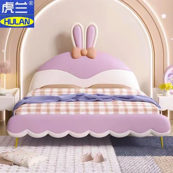 Vaikų baldai triušis lova princesė-lova, rausvos spalvos, graži mergina svajoja vienam triušiui vaiko lova